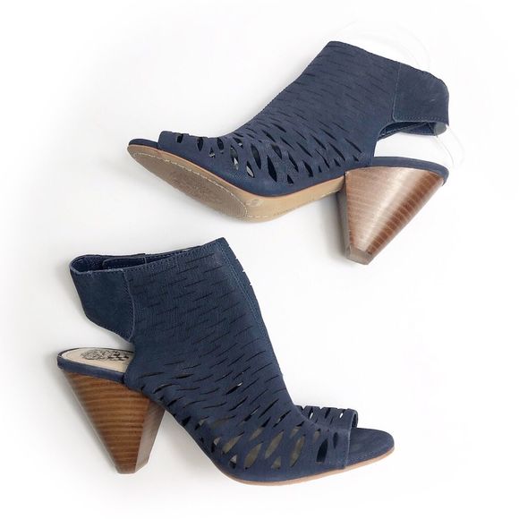 Vince Camuto Shoes - Vince Camuto leather estell heels Sz 6